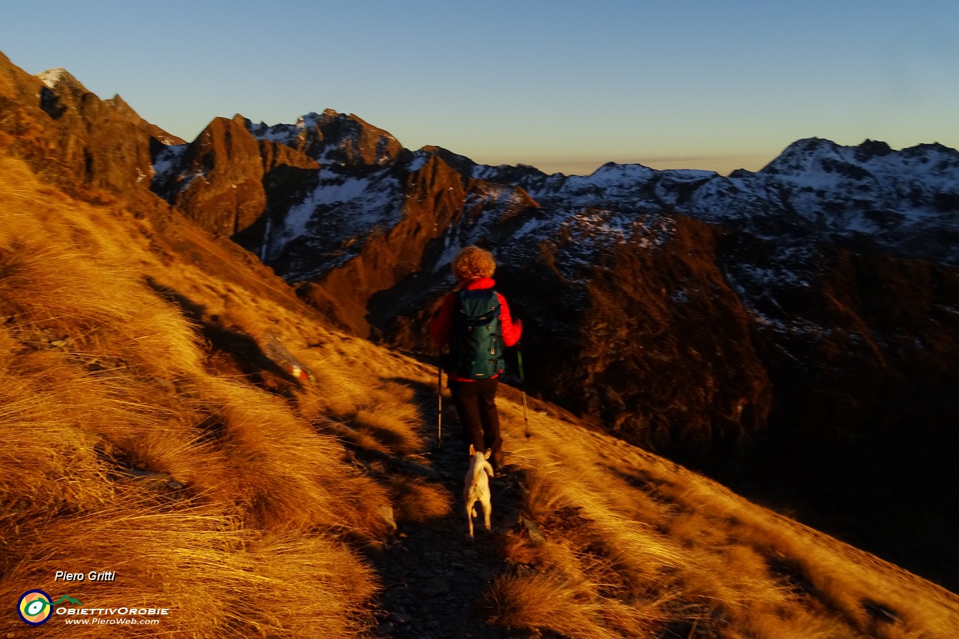 92 Scende il sole, si accendono i colori del tramonto.JPG